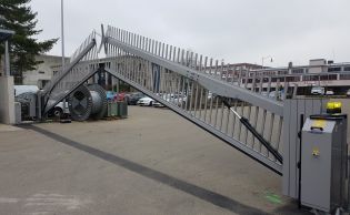 Avantgates gegenläufige Vertikaltoranlage