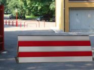 Toranlage in Verbindung mit Sicherheitssperre (Road Blocker)